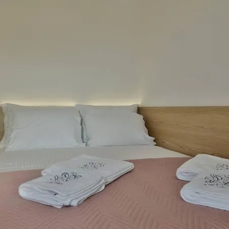 In - 4rosesvillas - Rose Penzion