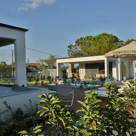 In - 4rosesvillas - Rose Penzion *