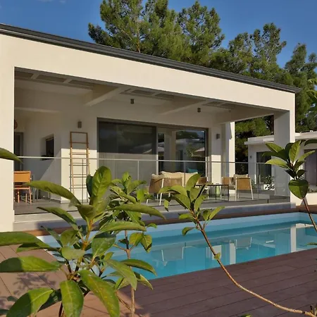 Maison d'hôtes In - 4rosesvillas - Rose Leptokaryá