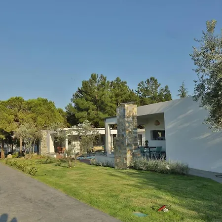 In - 4rosesvillas - Rose Leptokaryá