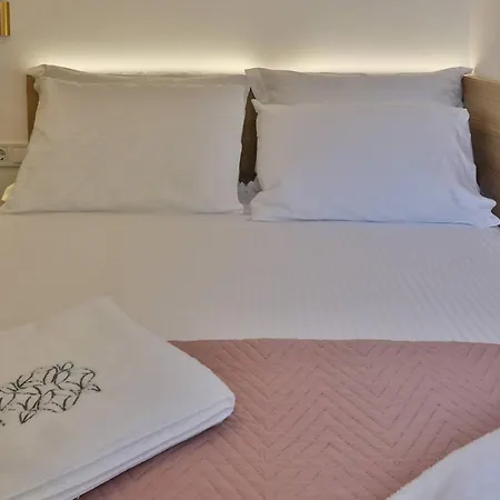 In - 4rosesvillas - Rose Πανσιόν Λεπτοκαρυά